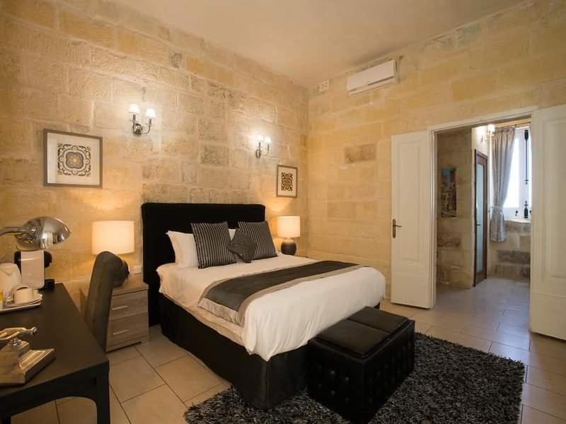 Hotel Julesy'S Bnb Cospicua Esterno foto